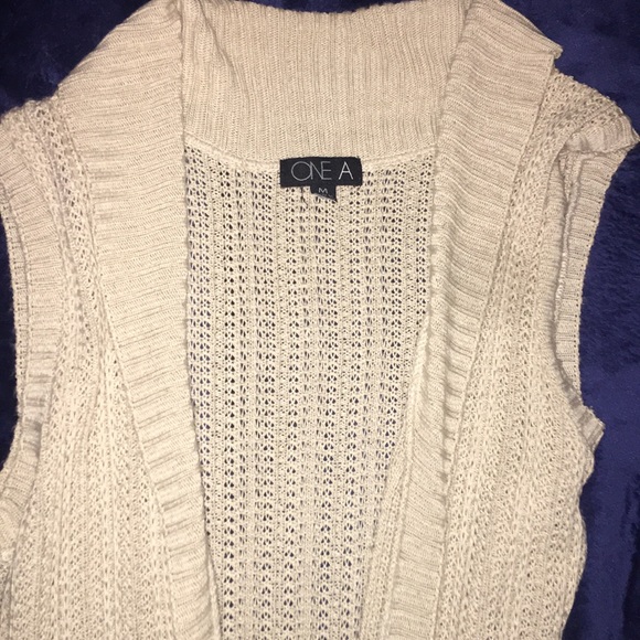 2 Short Sleeve Cardigans (green and tan) - Picture 3 of 5